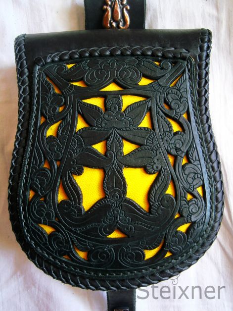 tarsoly-sarga-fekete-attort-veretes-fuzott-exclusive-egyedi-kezzel-g50a.jpg